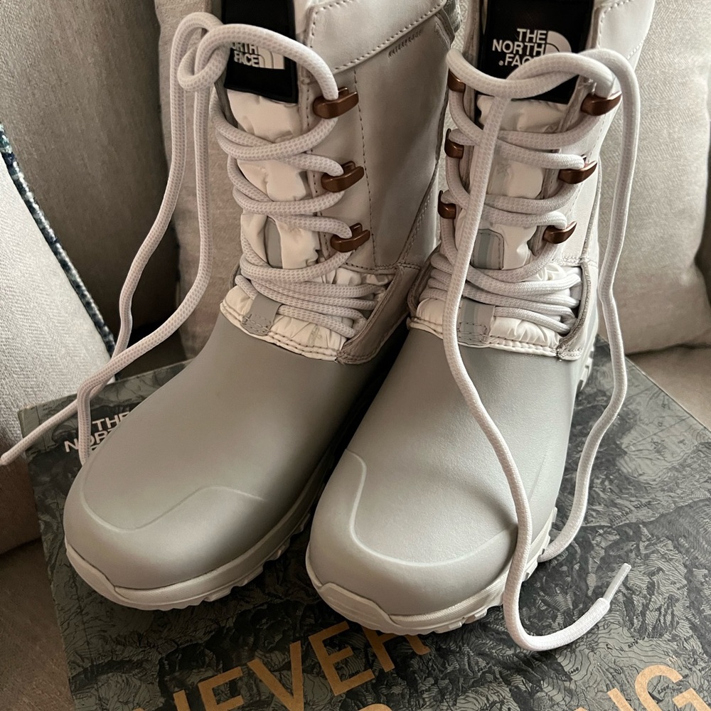 Northface Woman Yukiona Mid boot.